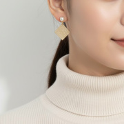 【SALE特別価格/数量限定販売】優雅なパールに揺れる星屑のきらめき