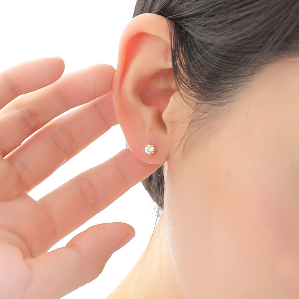 輝く一粒キュービックジルコニア4mmの貼るピアス