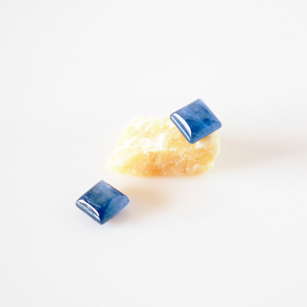 スクエアフォルム天然石カイヤナイト