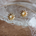 【送料無料】ひまわりスタイリッシュなお花の貼るピアス