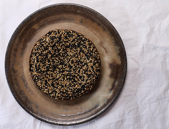 国産黒ゴマのチーズケーキ