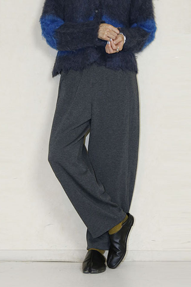 trois （トロア）　ボンバーヒート裏毛バレルワイドパン T256-87061-D