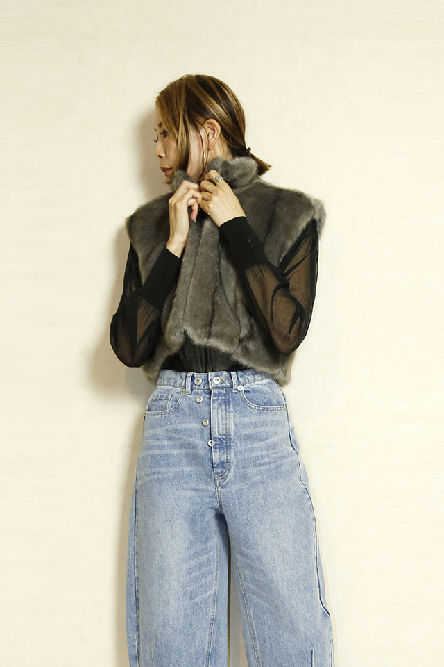 Praia　(プライア)  フェイクファーベスト　LEVK-24386