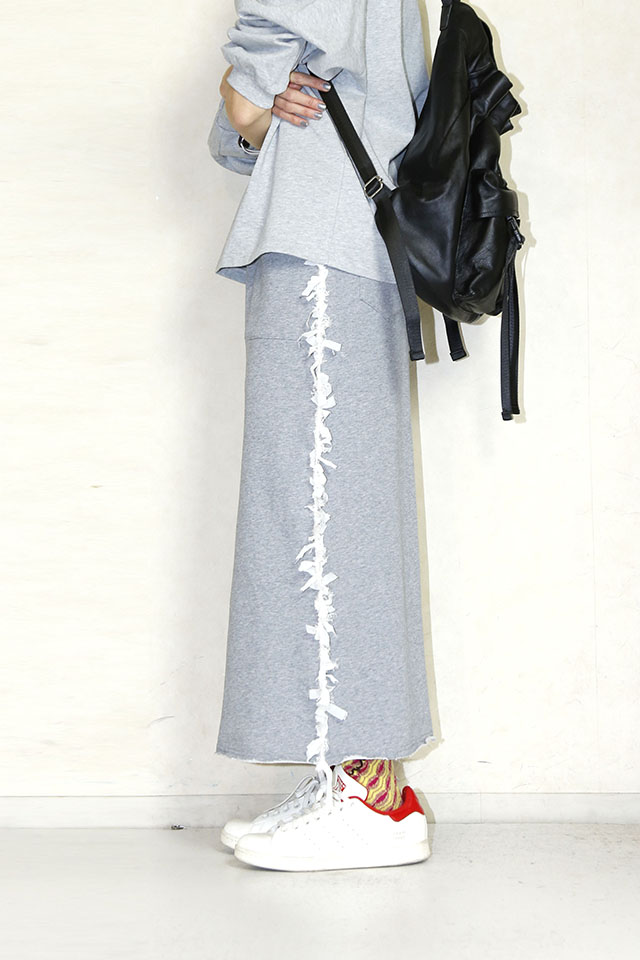 trois （トロア）　  シフォンフリンジレース裏毛サイド切替ロングスカート T261-86003
