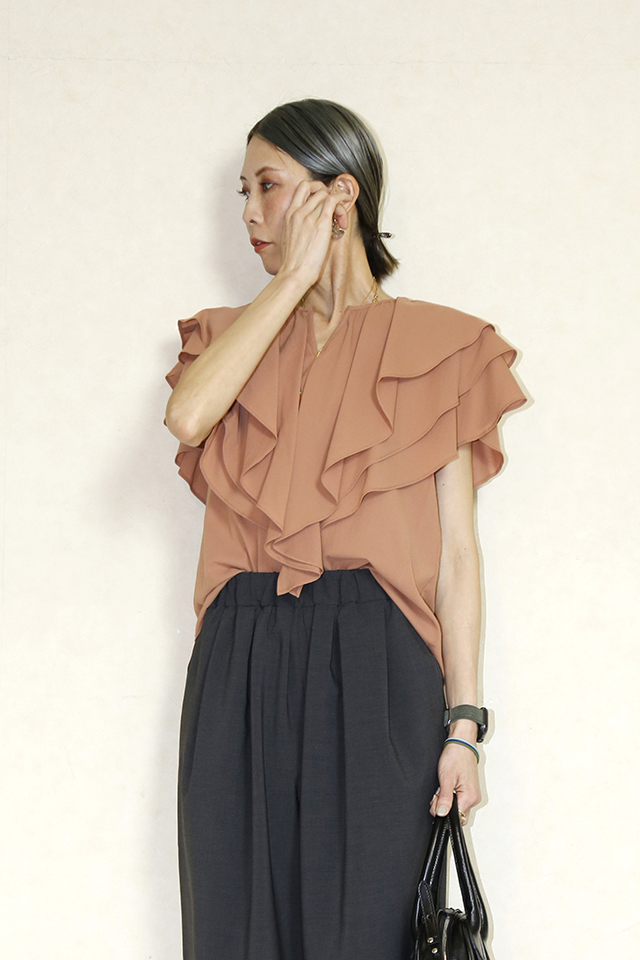 Dignite collier　　フリルブラウス　TK-80243906-024