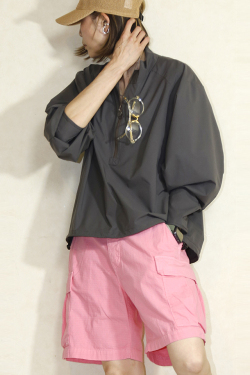 KHA:KI（カーキ）　HALF ZIP S.P.SHORT  TOP　MIL24SBL3133