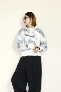 trois （トロア）ニュアンス柄シャギーショートプルオーバー　T256-88061-A