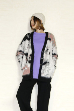 trois （トロア）ニュアンス柄シャギーVネックカーディガン　T256-88069-D