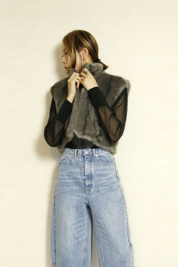 Praia　(プライア)  フェイクファーベスト　LEVK-24386