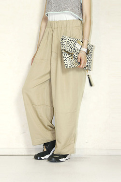 送料無料　KHA:KI（カーキ） 2TUCK EASY PANTS　MIL26SPT3260beige