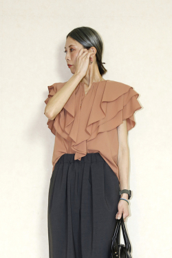 Dignite collier　　フリルブラウス　TK-80243906-024