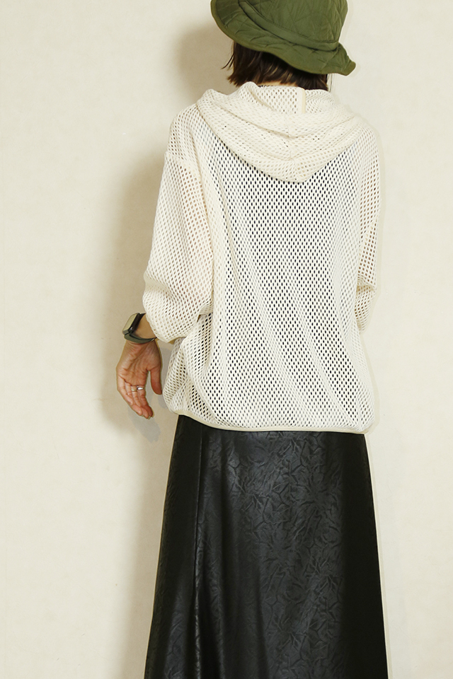 CHIGNON（シニヨン）YENN メッシュニットフーディープルオーバー