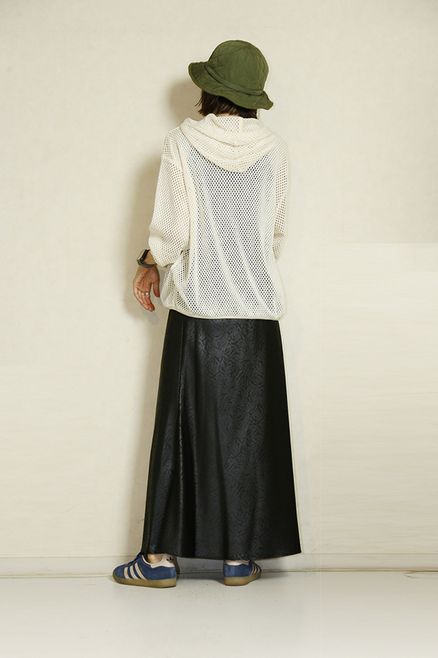 CHIGNON（シニヨン）YENN メッシュニットフーディープルオーバー
