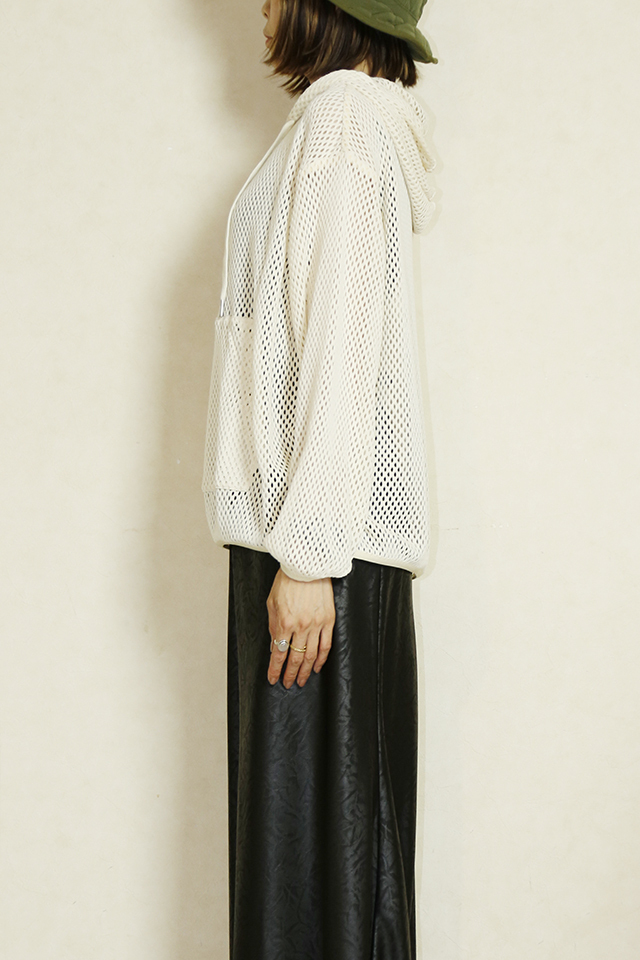 【新品未使用/定価￥18,480】CHIGNON [シニヨン] パラシュートP CHIGNON シニヨン フェザー チュール プルオーバー 8654-085ko