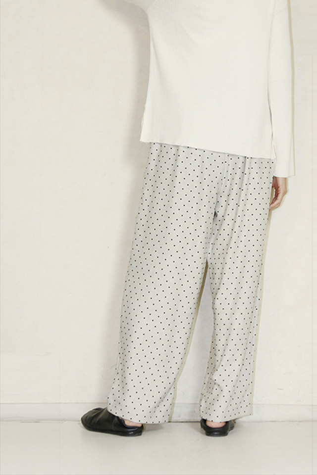 新品　CHIGNON シニヨン ワッシャープリントパンツ CHIGNON（シニヨン）ワッシャーサテンラインパンツ 3646-464KK
