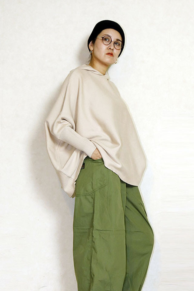 ニウエ・タートル (ゴールド＋ルテニウム) シルバープルーフ ファインラムズウール タートルネックプルオーバー｜トゥモローランド