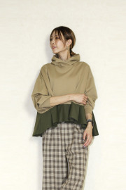 blanco　　フリル切り替えフーディー　BL000601