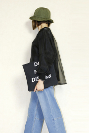 新品☆ trois（トロア）バックタックプリーツデニムジャケット　ブルゾン trois バックタックプリーツデニムジャケット デニムブルゾン