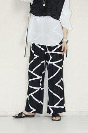 CHIGNON（シニヨン）　ラインプリントイージーパンツ　3491-018KK