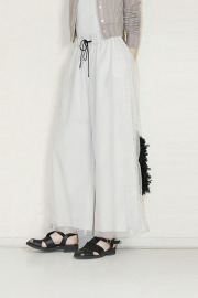 trois （トロア）　 チュールエアリークロスワイドストレートパンツ　T261-87007-B