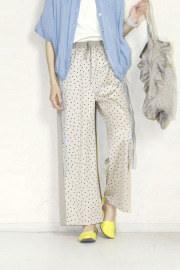 trois （トロア）　  マットストレッチサテンドットパンツ　T261-87004-A