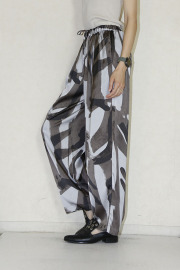 CHIGNON（シニヨン）ペイント柄パンツ　3854-056BZ