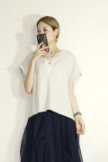 trois （トロア）リネン深Vネックプルオーバー　T241-72084-A