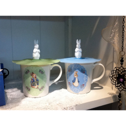 ピーターラビット　カバー付きマグカップ