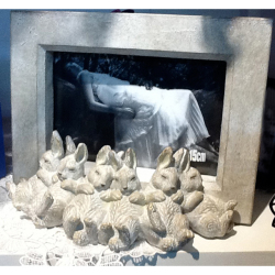 赤ちゃんポーズのうさぎたち　フォトスタンド