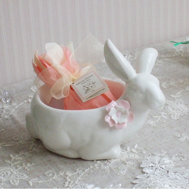 ガーリーな陶器の小物入れ「 ピンクフラワーラビット◇プチボウル」