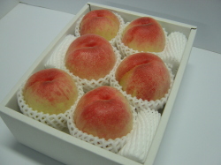 産直同等品　大玉　日川白鳳　小箱（約2ｋｇ）