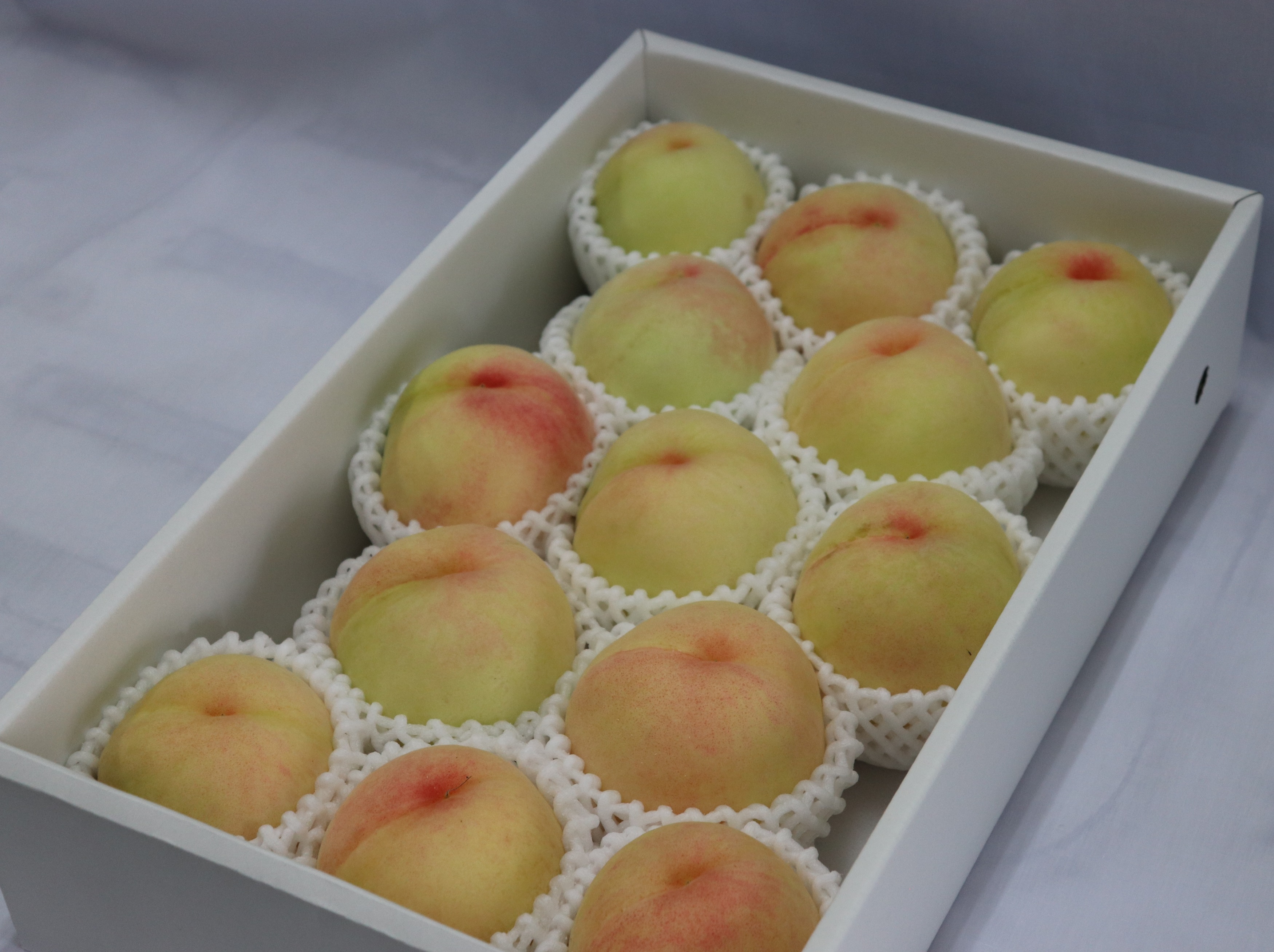 大箱　中玉　清水白桃　特選品