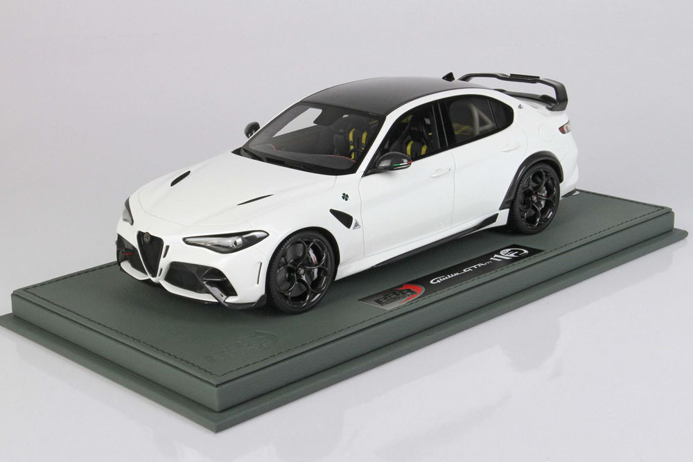 【お取り寄せ商品】 BBRC1852B2-21V 1/18 Alfa Romeo Giulia GTAM Bianco Trofeo /（シルバーキャリパー） Limited 40pcs （ケース付）