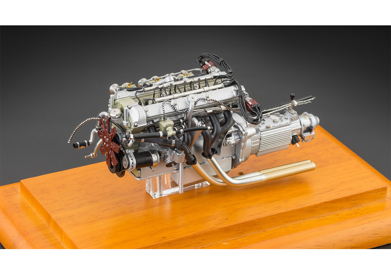【お取り寄せ商品】 CMC M133 1/18 Aston Martin DB4 Zagato 1961 エンジン ディスプレイケース付き