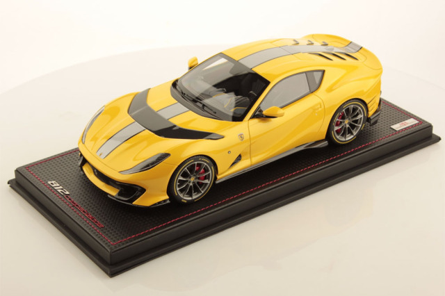 MR collection FE033F 1/18 Ferrari 812 Competizione Giallo Tristrato / Grey stripe