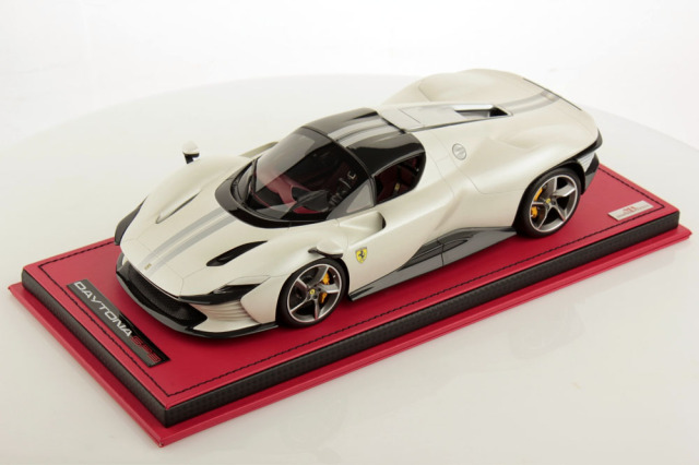 MR collection FE036B 1/18 Ferrari Daytona SP3 Pearl White