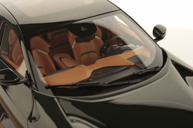 MR collection FE038SE2 1/18 Ferrari Purosangue Verde British