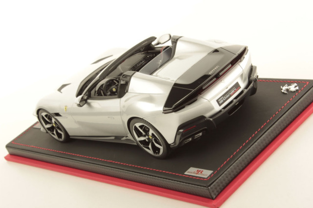 MR collection FE044SE3 1/18 Ferrari 12 Cilindri Spider Argento
