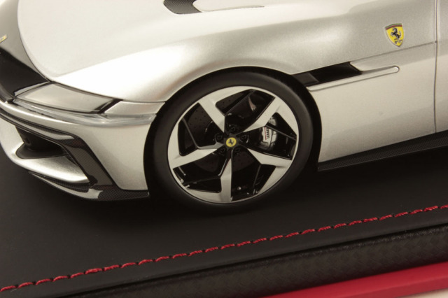 MR collection FE044SE3 1/18 Ferrari 12 Cilindri Spider Argento