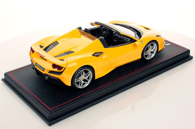 フェラーリ 1/18 イエロー オープンカー ミニカー MR collection FE029A 1/18 Ferrari F8 Spider Giallo Modena