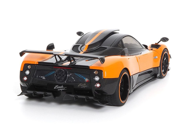 予約商品 ** BBR - Almost Real 1/18 Pagani Zonda Cinque coupe