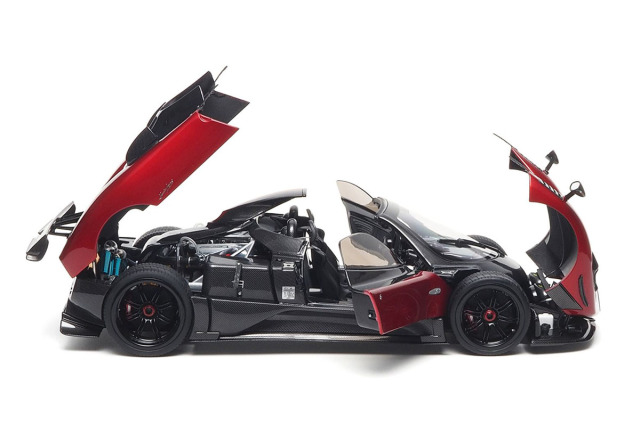予約商品 ** BBR - Almost Real 1/18 Pagani Zonda Cinque