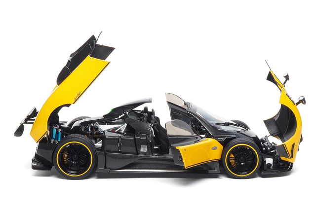 予約商品 ** BBR - Almost Real 1/18 Pagani Zonda Cinque