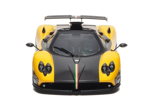 almost real 1/64　パガーニ ゾンダ R Pagani Zonda R by Almost Real: The most detailed modelcar in