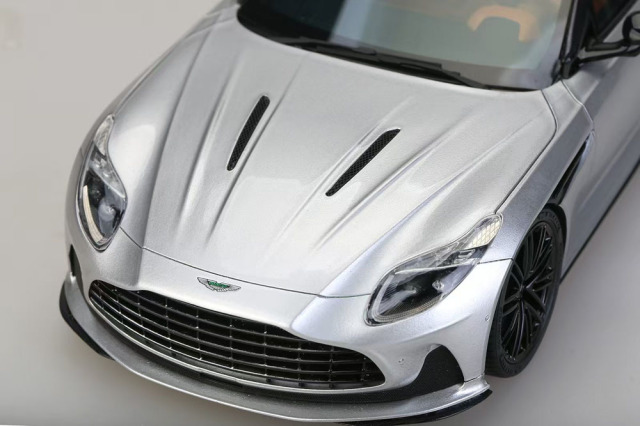 アストンマーティン　エマージェンシーキット ASTON MARTIN Official accessory ~エマージェンシーキット~ | M