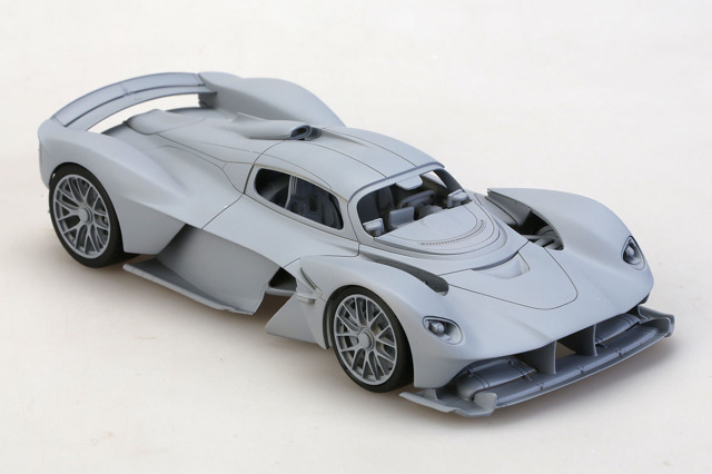 予約商品 ** ALPHA Model 1/24キット AM02-0102 Aston Martin Valkyrie