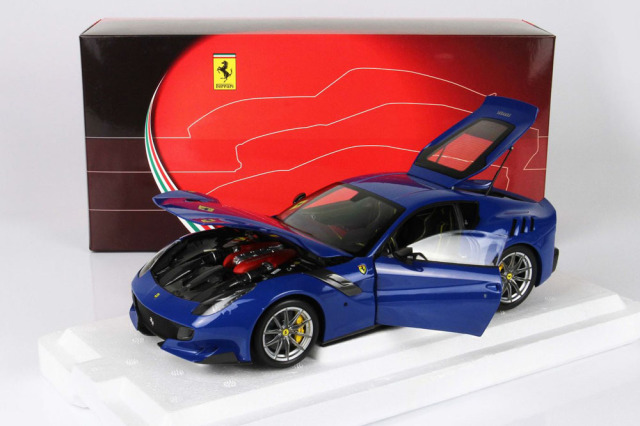 1/18 フェラーリF12カスタム ミニカーフェラーリ1/18 F12ベルリネッタカスタム - メルカリ