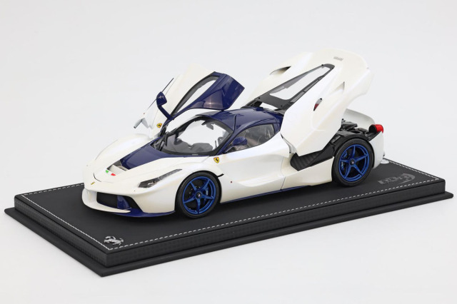 ** 予約商品 ** BBR BBR182238DIE 1/18 La Ferrari Bianco Birdcage - Carbon Blu（ケース付）