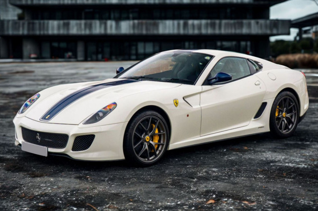 ** 予約商品 ** BBR1880FV 1/18 Ferrari 599 GTO 2010 Bianco Avus with Blue stripe Limited 27pcs（ケース付）
