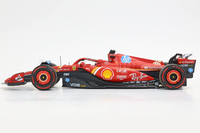 ラブブのF1フェラーリレースウェア(ラブブは含みません) ラブブのF1フェラーリレースウェア - メルカリ
